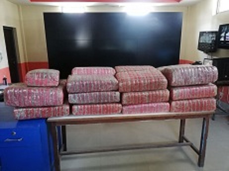 समात्ने नेपाल प्रहरी , फोटोमा अगाडी आउने सशस्त्र प्रहरी